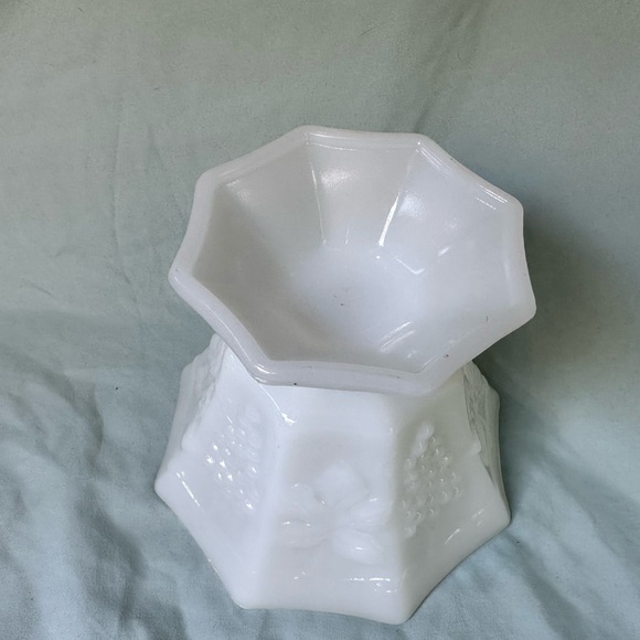 Octagonal milk glass candy bowl - Picture 3 of 3